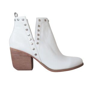 Fergie Mariella White Leather Ankle Boots 9.5 Studded Block Heel Side Chop Out